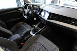 
										AUDI A1 SPORTBACK S-line 30 TFSI full									