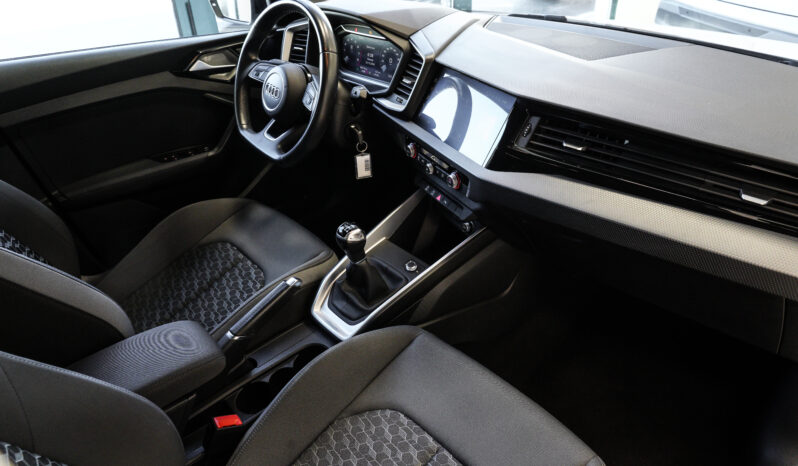 
								AUDI A1 SPORTBACK S-line 30 TFSI full									