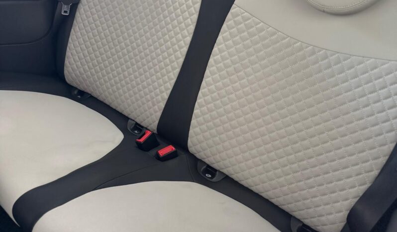 
								FIAT 500 1.0 Hybrid Dolcevita full									